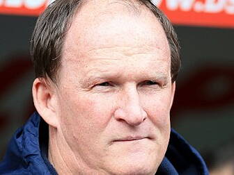 Sunderland appoint Simon Grays...